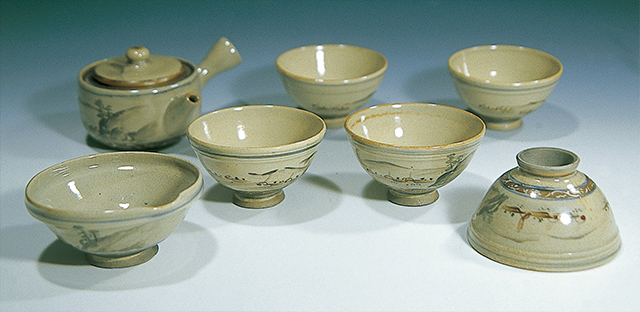 520-37　鵜飼図煎茶具 福田旭水作　1揃　近代 茶碗　5口　径8.1×高4.6 茶銚　1口　径8.0×長さ12.5×高6.6 湯冷　1口　径9.0×高4.1