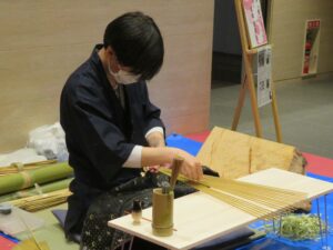 「骨づくり」実演