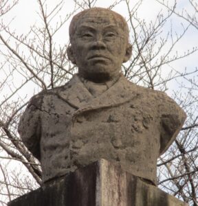 山田省三郎翁の像（岐阜市四ツ屋公園）